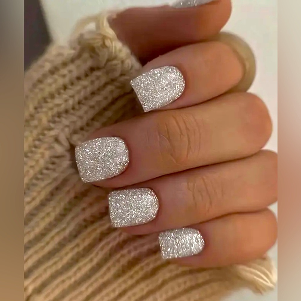 24 Short Silver Glitter Square Shaped Press On Nails Kit.
